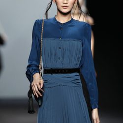 Vestido azul de la colección otoño/invierno 2012/2013 de Miguel Palacio