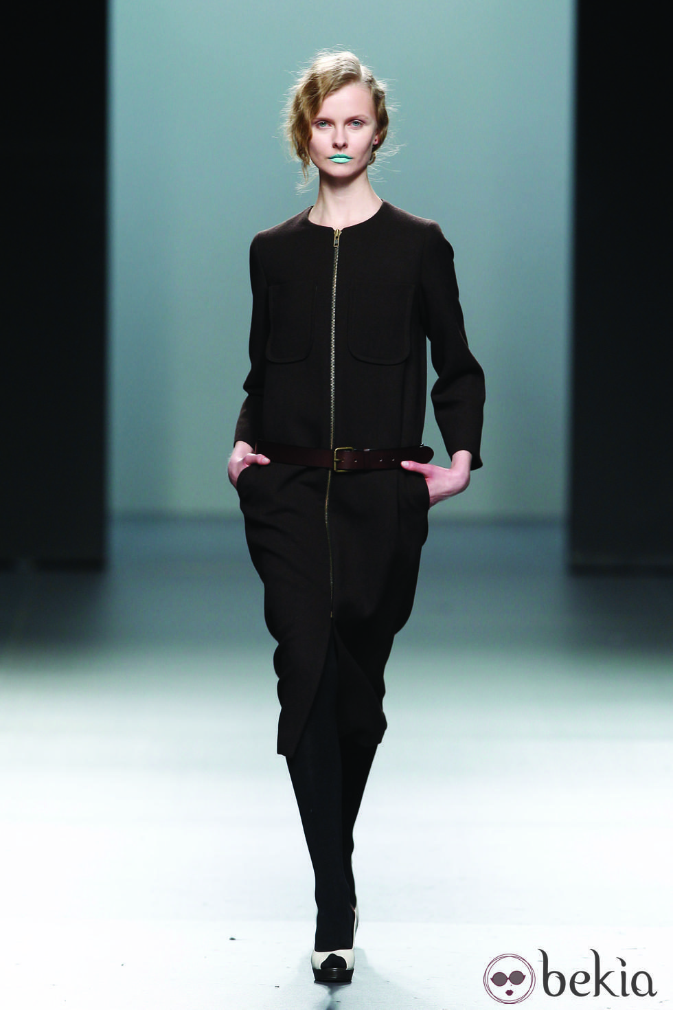 Vestido negro de líneas rectas de la colección otoño/invierno 2012/2013 Lemoniez