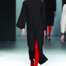 Abrigo largo de paño en color negro de la colección otoño/invierno 2012/2013 Lemoniez