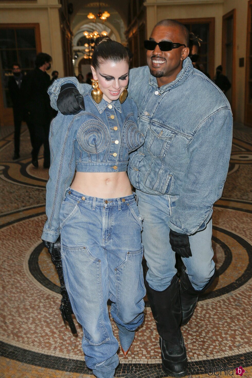 Kanye West y Julia Fox en la Semana de la Moda Masculina de París