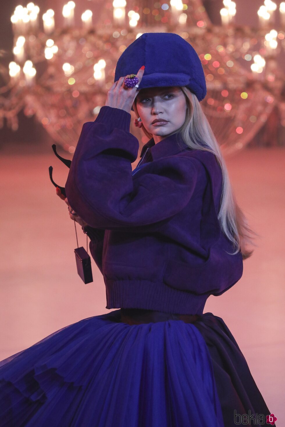 Gigi Hadid en el desfile otoño/invierno 2022/2023 de Off-White en la Semana de la moda de París
