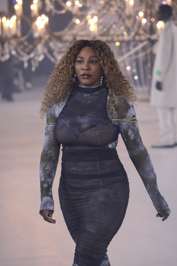 Serena Williams en el desfile otoño/invierno 2022/2023 de Off-White en la Semana de la moda de París