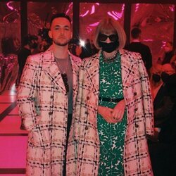C. Tangana y Anna Wintour en el desfile otoño/invierno 2022 de Gucci con el mismo abrigo