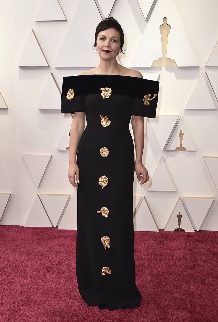 Maggie Gyllenhaal de Schiaparelli en los Premios Oscar 2022