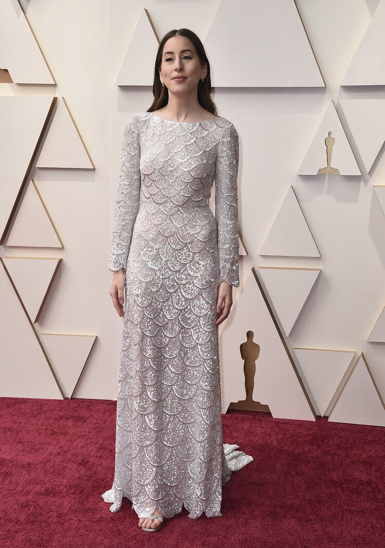 Alana Haim de Louis Vuitton en los Premios Oscar 2022