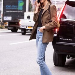 Karlie Kloss con un look casual por Nueva York