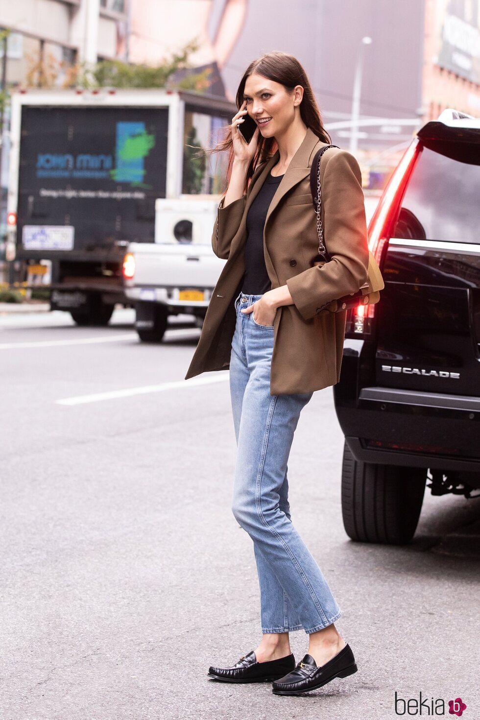Karlie Kloss con un look casual por Nueva York