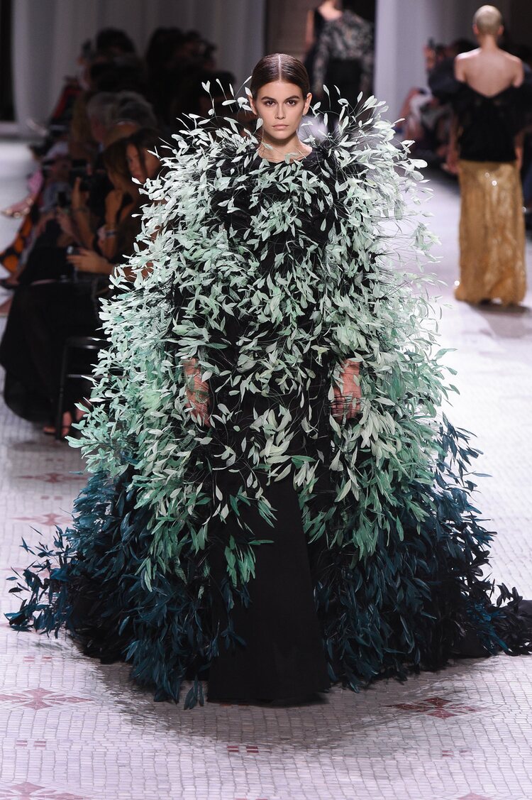Kaia Gerber durante el desfile Alta Costura de Givenchy en 2020