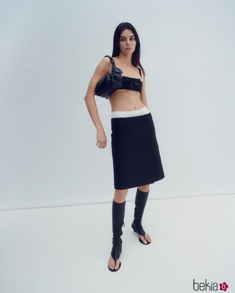 Kendall Jenner en la campaña primavera/verano 2023 de Miu Miu