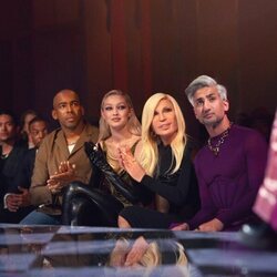 Jason Bolden, Gigi Hadid, Donatella Versace y Tan France en la temporada 2 de 'Next in fashion'