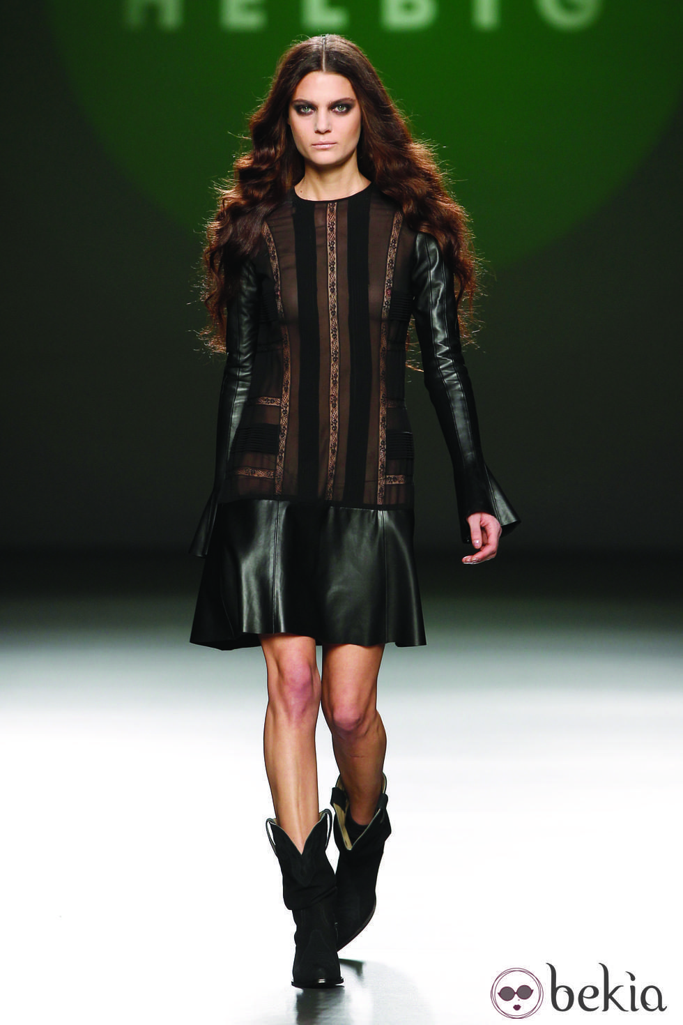 Vestido de cuero y gasa negra de la colección otoño/invierno 2012/2013 de Teresa Helbig