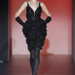 Vestido negro corto de la colección otoño/invierno 2012/2013 de Hannibal Laguna