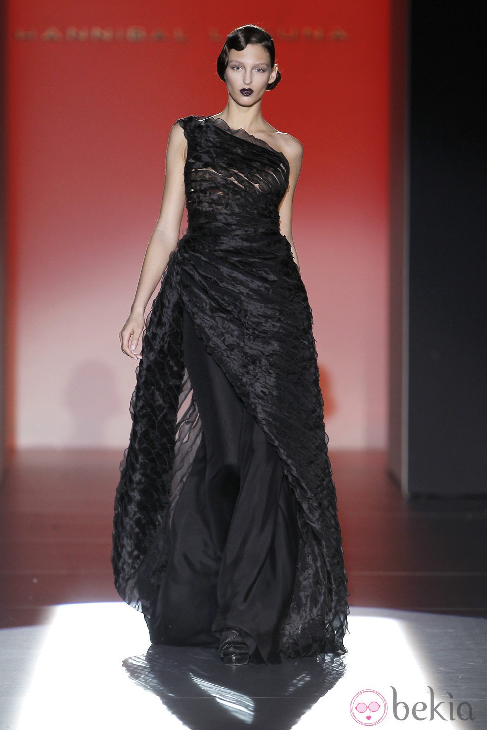 Vestido negro asimétrico de la colección otoño/invierno 2012/2013 de Hannibal Laguna
