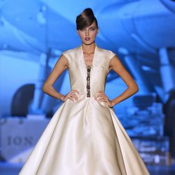 Vestido de novia de Ion Fiz en Fashion Week Madrid