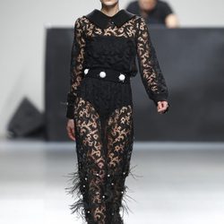 Vestido de encaje largo de Juana Martin en Fashion Week Madrid