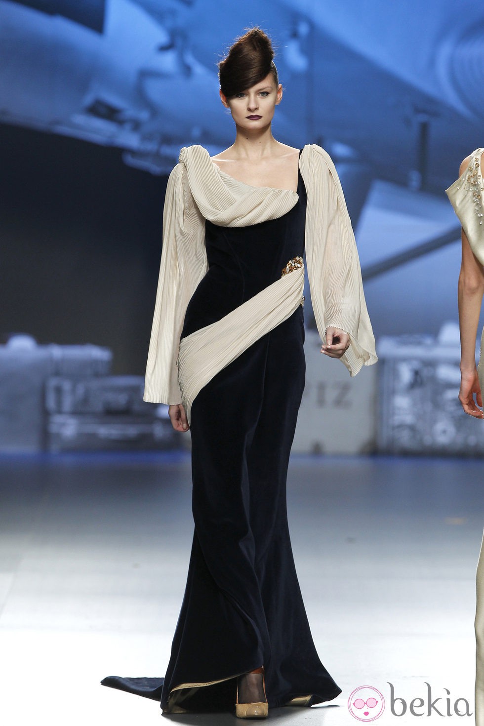 Vestido de gasa bicolor de Ion Fiz en Fashion Week Madrid