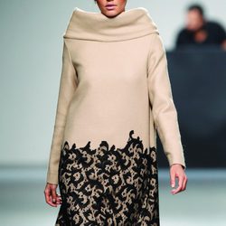 Vestido crema con encaje de la colección otoño/invierno 2012/2013 de Juana Martin