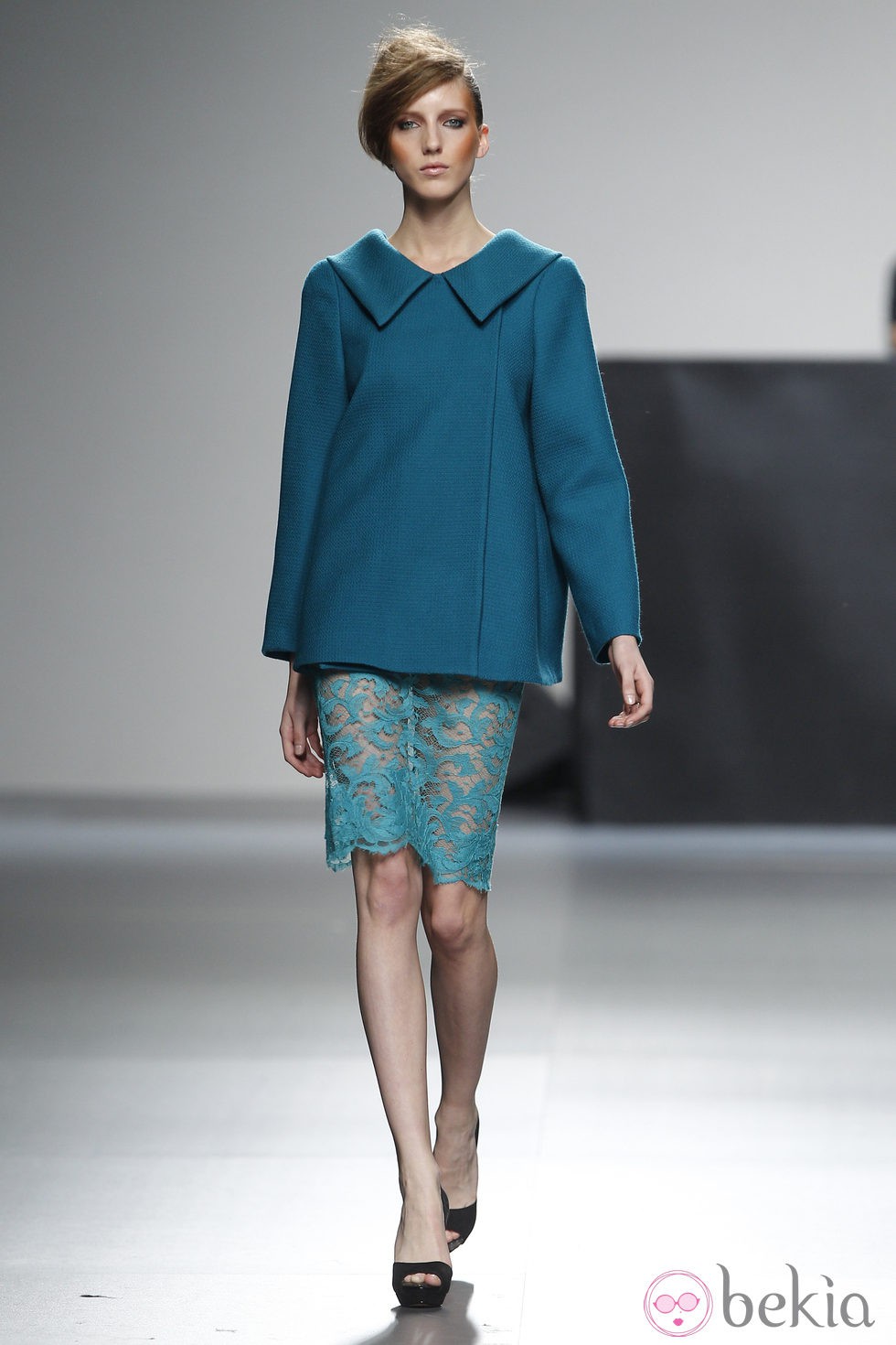 Conjunto de falda azul de la colección otoño/invierno 2012/2013 de Juana Martin