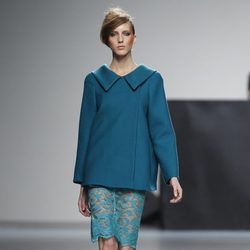 Conjunto de falda azul de la colección otoño/invierno 2012/2013 de Juana Martin