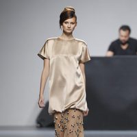 Falda larga y camisa color crema de la colección otoño/invierno 2012/2013 de Juana Martin