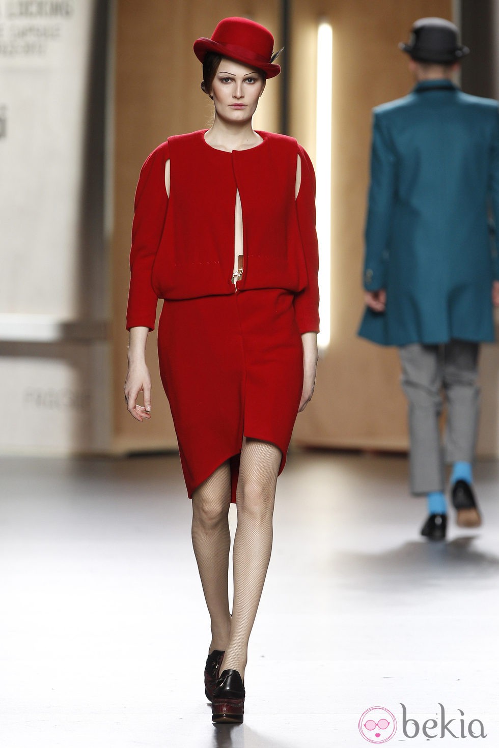 Cut out dress rojo de Ana Locking en Fashion Week Madrid