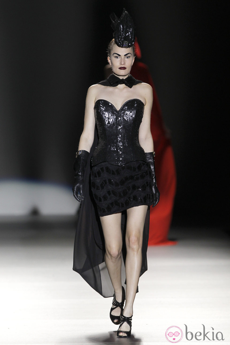 Corsé negro con lentejuelas de Maya Hansen en Madrid Fashion Week