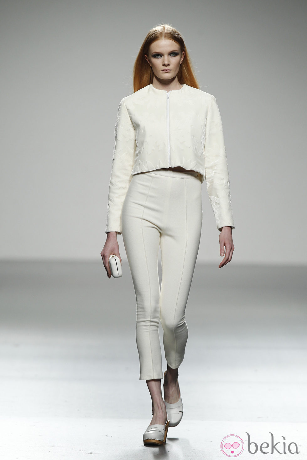 Pantalón capri y top blanco de River William en 'El Ego' de Fashion Week Madrid