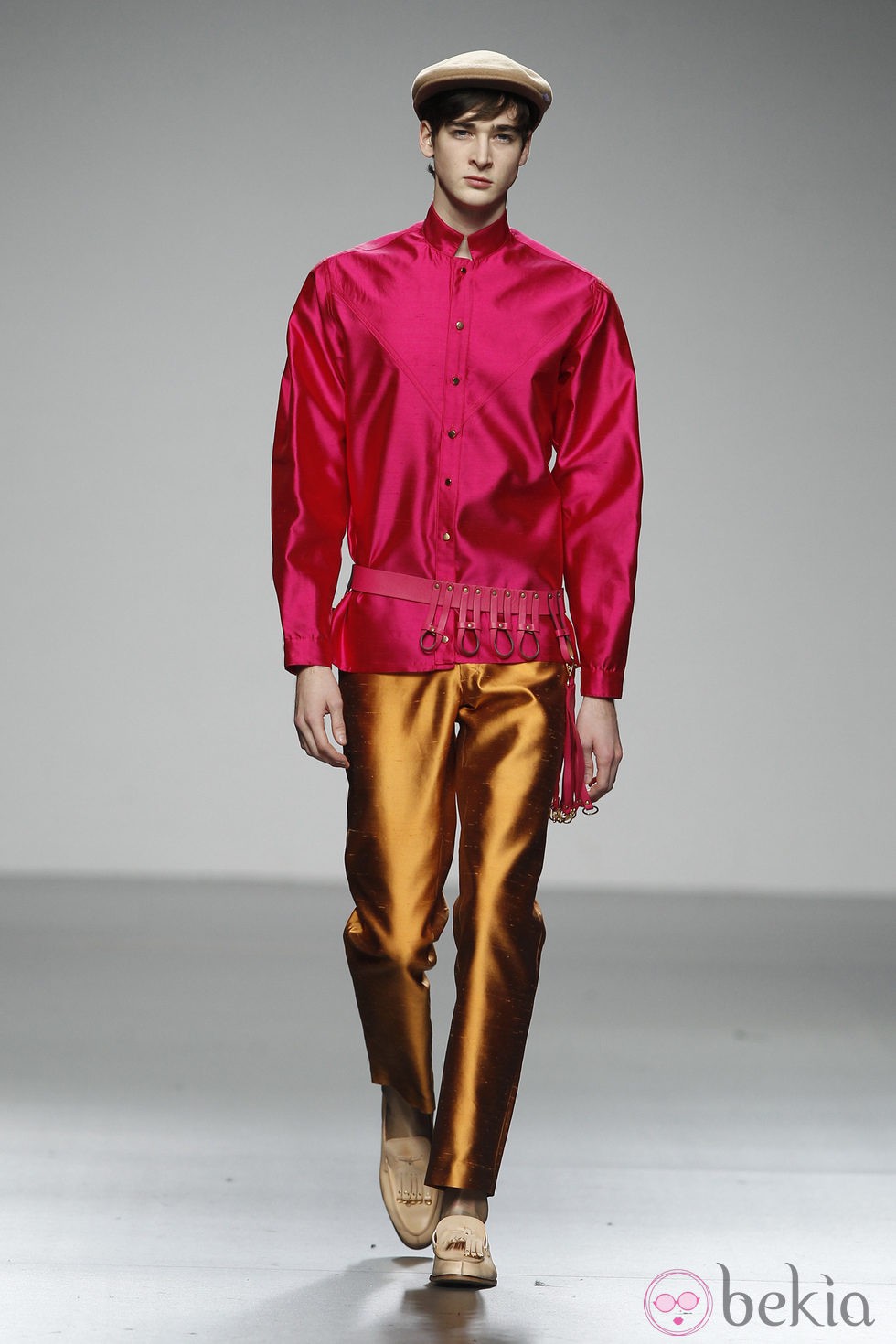 Diseño en seda rosa y dorada de Ixone Elzo en 'El Ego' de Fashion Week Madrid