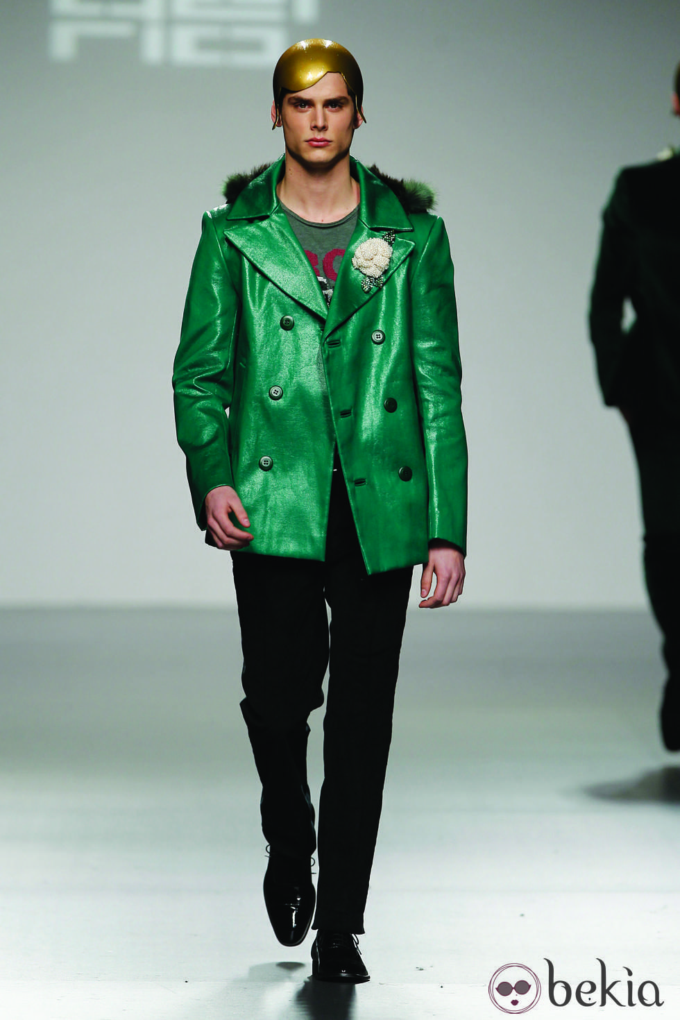 Chaqueta verde plastificada de David del Río en 'El Ego' de Fashion Week Madrid