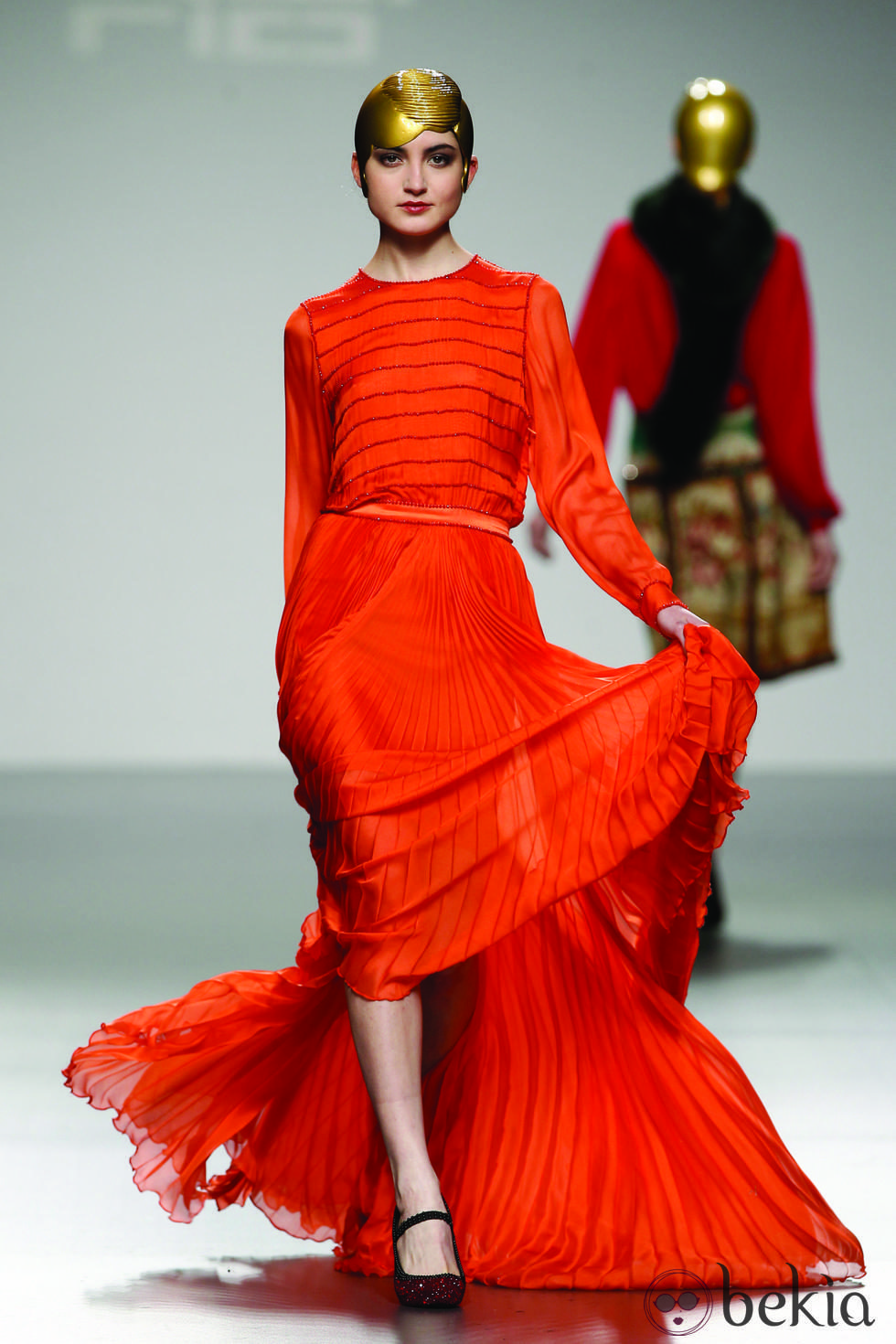 Vestido en color 'tangerine tango' de David del Río en 'El Ego' de Fashion Week Madrid