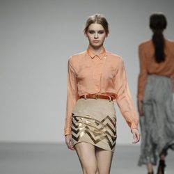 Blusa salmón y falda pixi de El colmillo de Morsa en 'El Ego' de Fashion Week Madrid