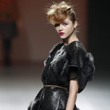 Chaqueta con pelo en los bordes de Kina Fernández en la Fashion Week Madrid