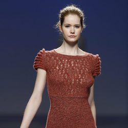 Vestido de punto en color caldero de Sita Murt en la Fashion Week Madrid