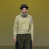 Conjunto verde de punto con falda de Carlos Díez en la Fashion Week Madrid