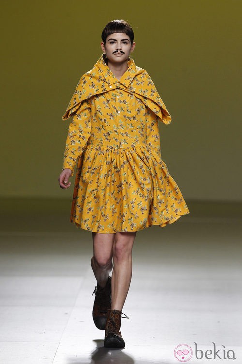 Vestido camisero amarillo de Carlos Díez en la Fashion Week Madrid