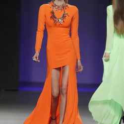 Vestido naranja de María Escoté en Madrid Fashion Week