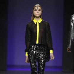 Camisa transparente negra y amarilla de María Escoté en Fashion Week Madrid