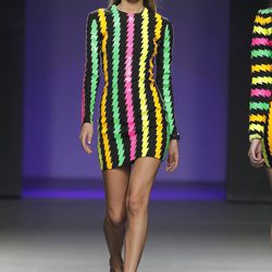 Vestido de rayas de colores de la colección otoño/invierno 2012/2013 de María Escoté