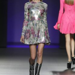 Vestido de charol de María Escoté en Fashion Week Madrid