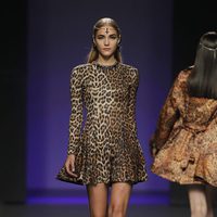 Vestido de leopardo de María Escoté en Madrid Fashion Week