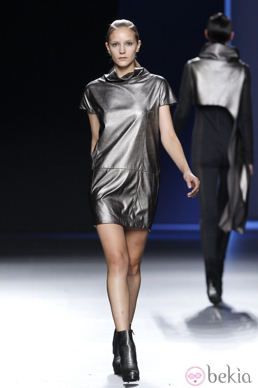 Mini vestido metalizado de Sara Coleman en Madrid Fashion Week