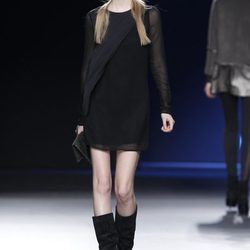 Vestido negro de gasa de Sara Coleman en Madrid Fashion Week