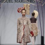 Abrigo de piel nude de Miguel Marinero en la Fashion Week Madrid