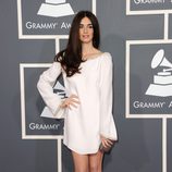 Paz Vega con un vestido de Gucci en la alfombra roja de los Grammy 2011