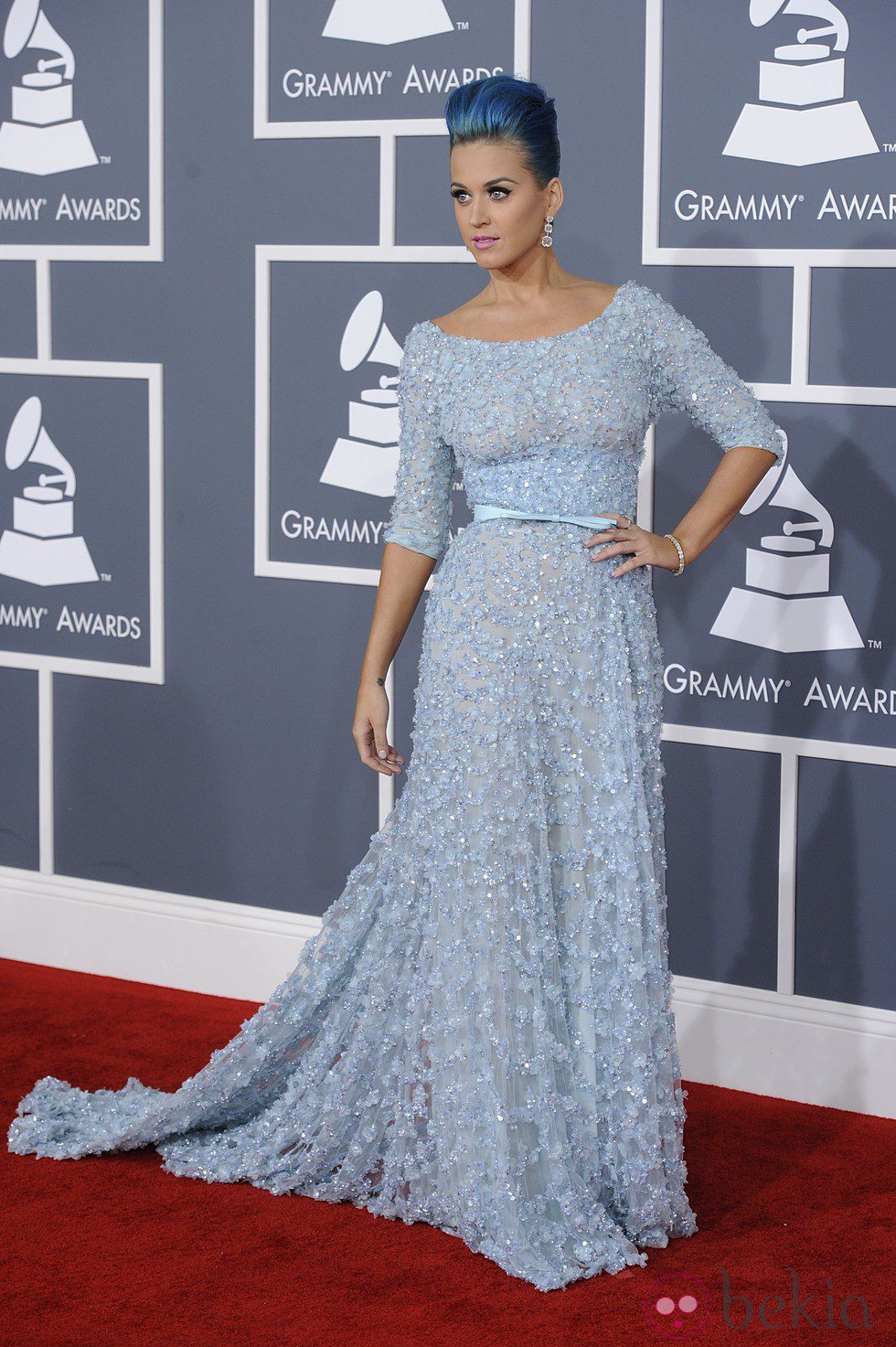 Katy Perry con un vestido azul de Elie Saab en los Grammy 2012