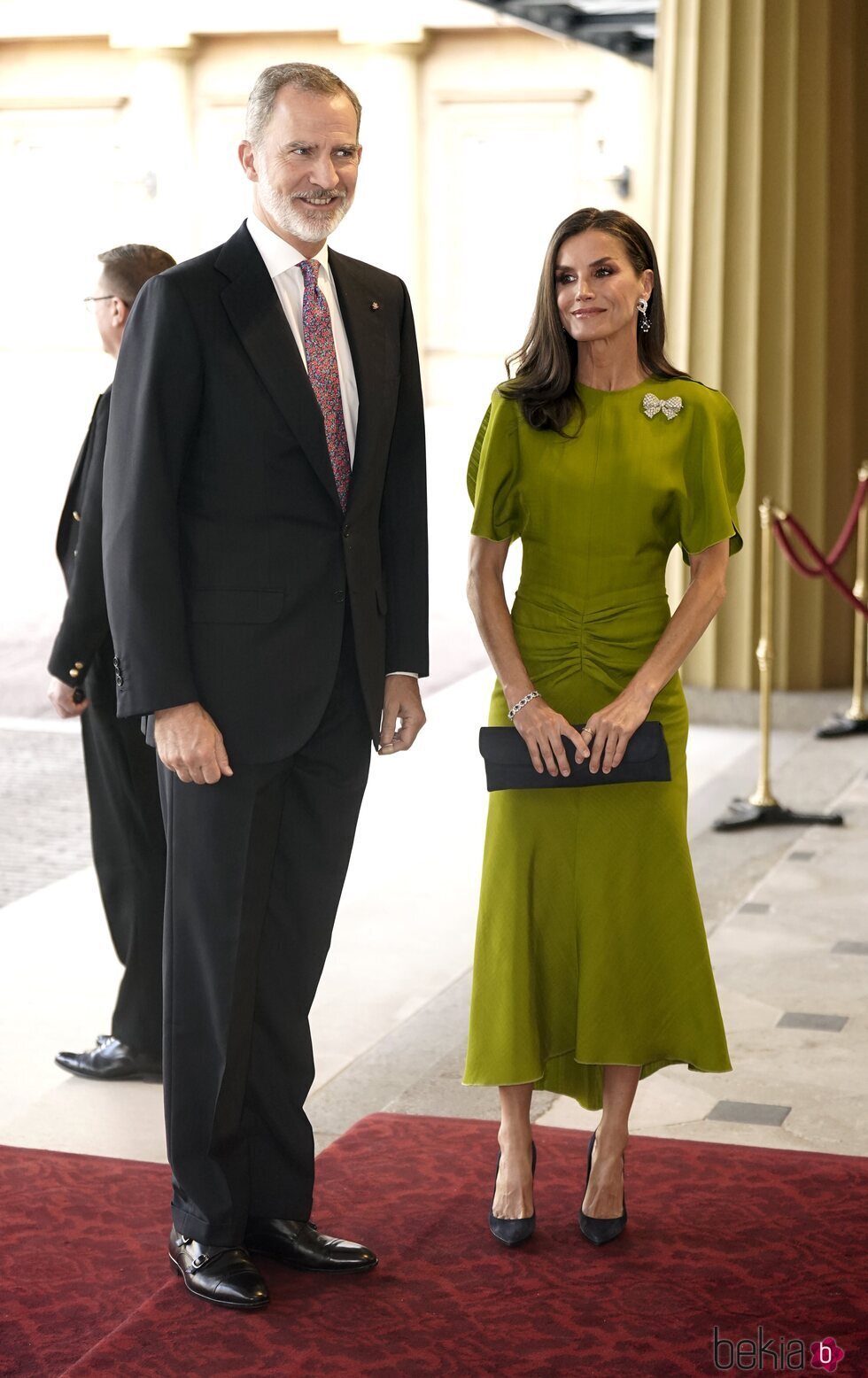 La Reina Letizia vestida de Victoria Beckham en la recepción por la Coronación del Rey Carlos III
