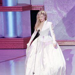 Kim Basinger en la gala de los oscar de 2001