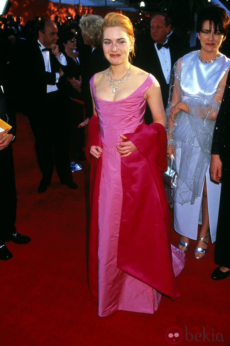 Kate Winslet con vestido rosa en la gala de los Oscar de 2001