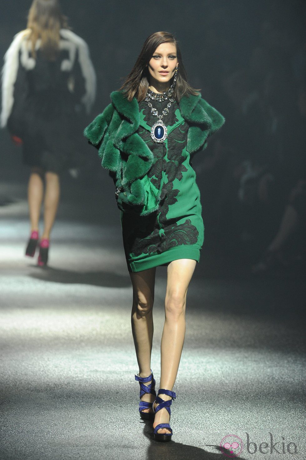 Vestido verde con encaje negro de Lanvin en la París Fashion Week