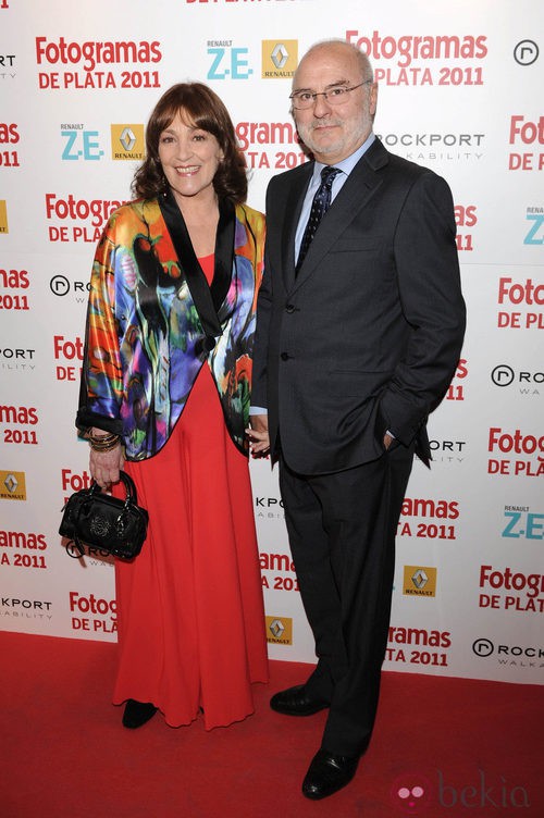 Carmen Maura con chaqueta quimono en los Fotogramas de Plata 2011